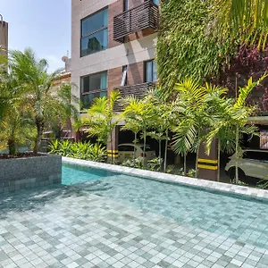 https://praca-cinco.portodegalinhashotels.com
