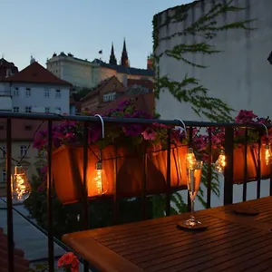 Apartment Mala Strana -piece And Quiet, Prague