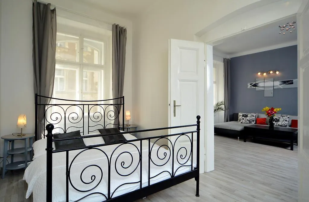 Navratilova Apartments Prague