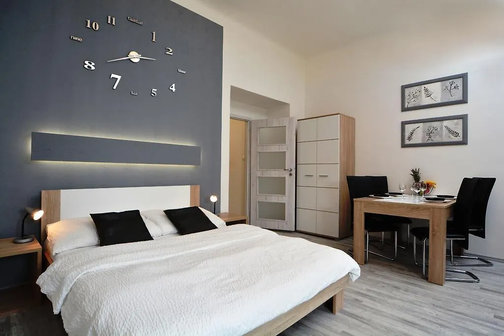 Navratilova Apartments Prague 0*,