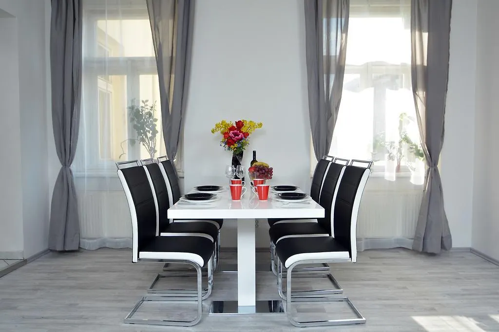 Navratilova Apartments Prague