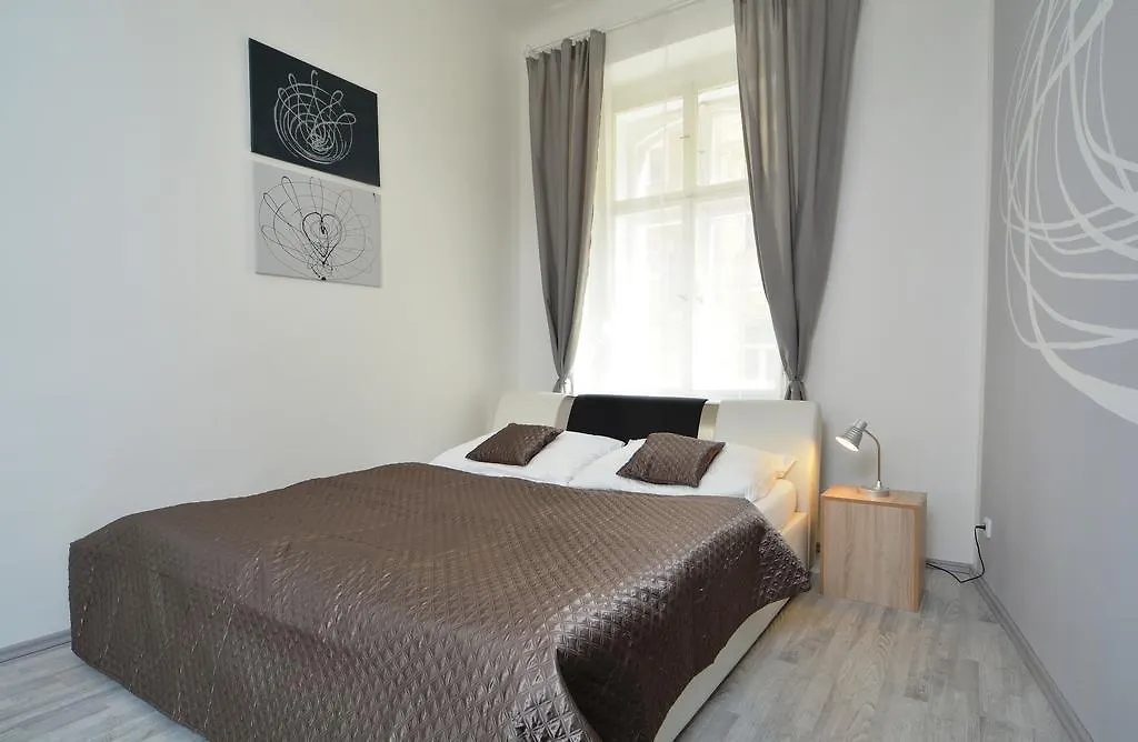 Navratilova Apartments Prague